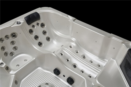 Гидромассажный спа-бассейн Joyee SPA Milan Гидромассажный спа-бассейн Joyee SPA Milan