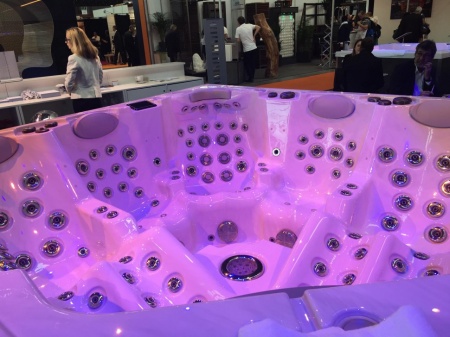 Гидромассажный спа-бассейн WhirlCare K-Luxury-Edition Champion Гидромассажный спа-бассейн WhirlCare K-Luxury-Edition Champion